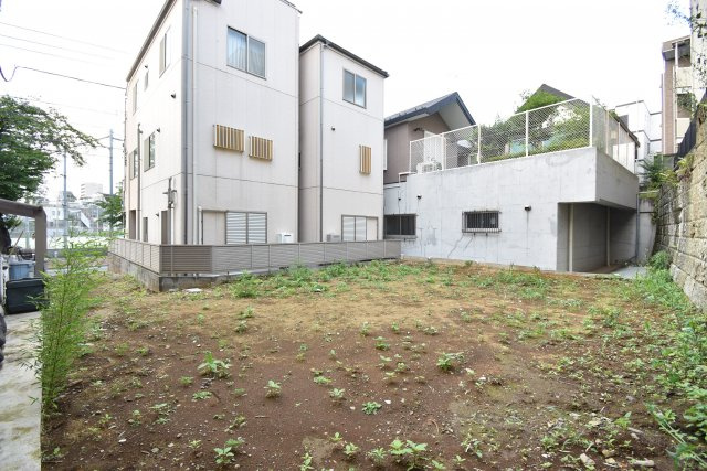 【外観】 | 敷地約33.5坪の広々とした売地　◇◇渋谷区本町◇◇ | 敷地面積約33.54坪！１R×９戸のアパートプランもご用意しております。前面道路はすっきりとした幅員約4.4ｍの公道です。