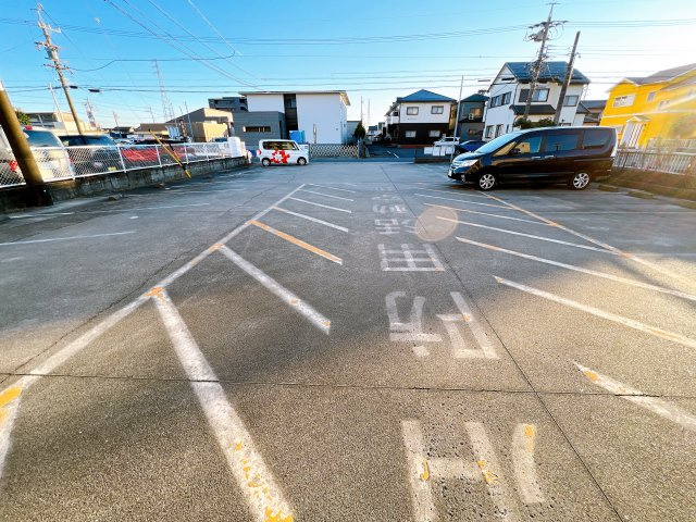 エミネンスＭの駐車場