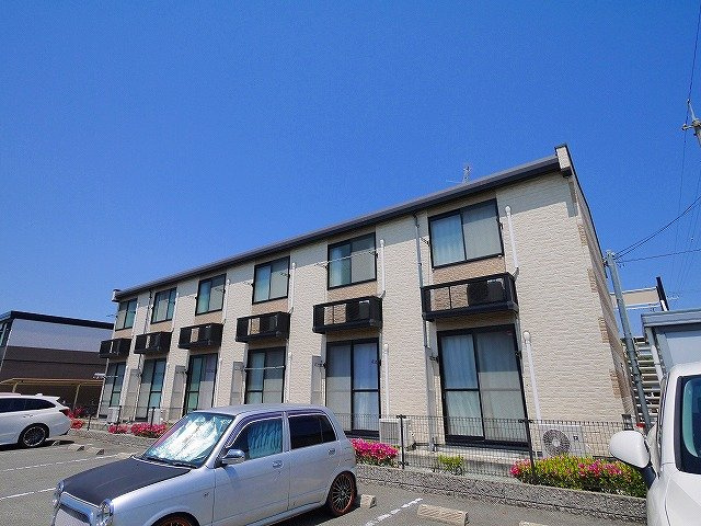 レオパレスヴィラージュＣの外観|落ち着いた雰囲気の外観です