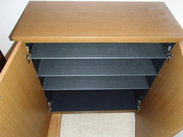 【設備】 | シャトルウエスト | 下駄箱