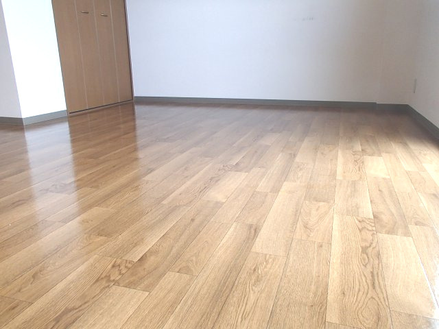 【洋室】 | シャトルウエスト | 落ち着いた色調の洋室です