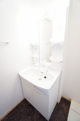 【独立洗面台】 | フォレストタウンⅡ | ※同物件・反転タイプの写真です。