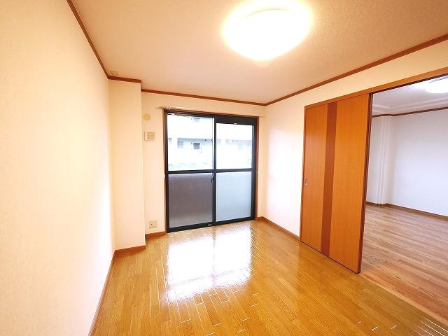 トウケンコーポ桜井南の内装|きれいな洋室です