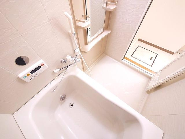 トウケンコーポ桜井南の浴室|コンパクトで使いやすいお風呂です