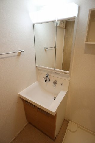 クレール ド ルナの独立洗面台|写真は同建物の別部屋を参考に掲載しております。