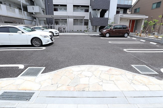 クレール ド ルナの駐車場