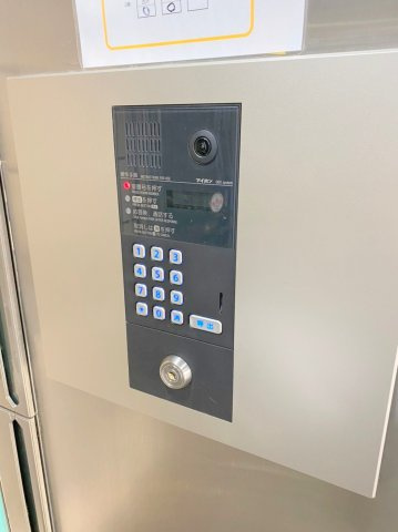 オートロックです。