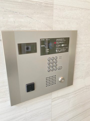 オートロックです。