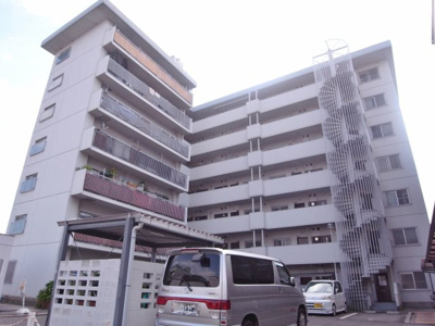 【外観】 | 日商岩井今津北マンション | ◎小学校が近くお子さまにの通学が安心♪
◎正面学校グラウンドで見晴らし良好♪外からの視界も気になりません♪
◎周辺施設充実で生活至便♪