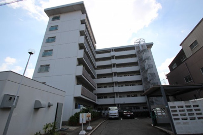 【外観】 | 日商岩井今津北マンション | 別角度の外観です♪
閑静な住宅街に位置するマンションです♪
