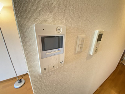 【セキュリティ】 | エルセレーノ吹田 | モニター付きで女性でも安心して来客者を確認出来ます