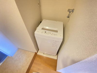 【設備】 | エルセレーノ吹田 | 玄関入ってすぐ洗濯機置き場があり、室内に置けるのは良いですね