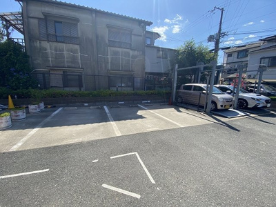 【駐車場】 | エルセレーノ吹田 | マンションの駐車場は機械式と平置きの箇所がございます