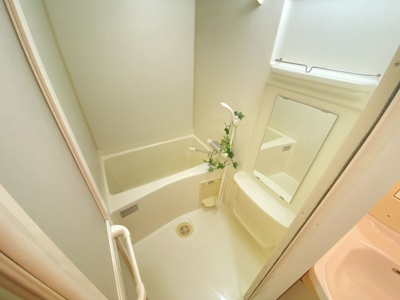 【浴室】 | エルセレーノ吹田 | 1人であれば狭いと感じることなくご使用いただけます