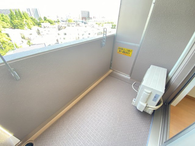 【バルコニー】 | エルセレーノ吹田 | バルコニーは十分に幅がありますので、洗濯物が干しやすいです