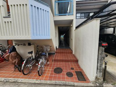 フレール藤のエントランス