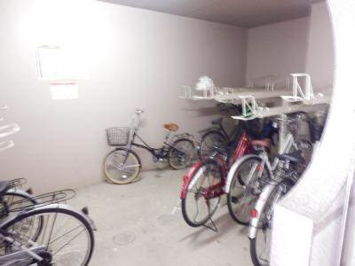 グランドパレス御池衣棚の駐車場|屋内駐輪場