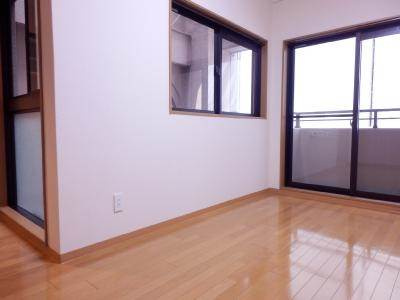 グランドパレス御池衣棚の居間・リビング|2面採光