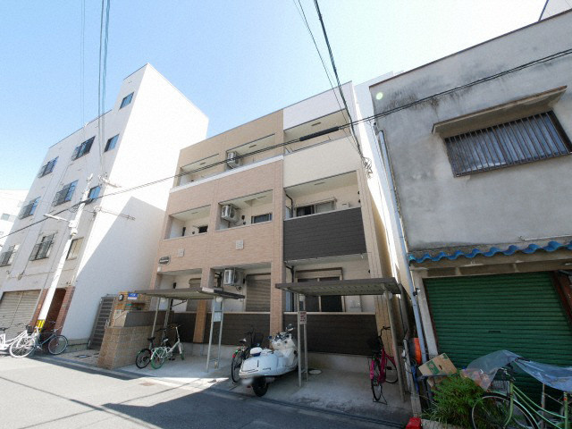 フジパレスなんばWESTの外観
