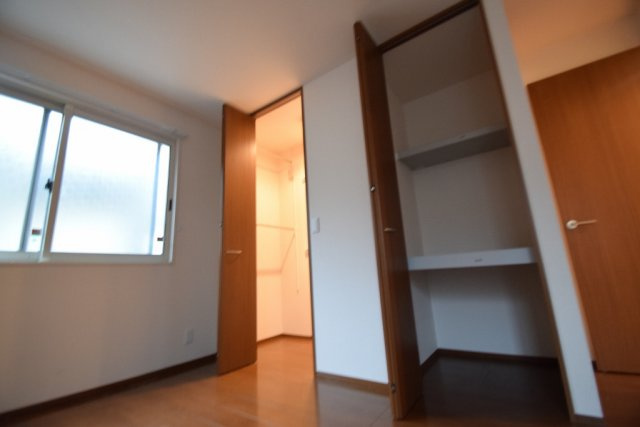 メゾンゴールドⅤの居間・リビング|オール電化です