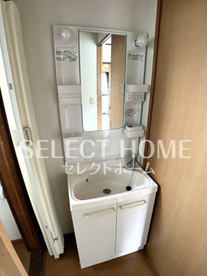 【独立洗面台】 | ファミール深津 | 独立洗面台、小物を置くことができて便利です