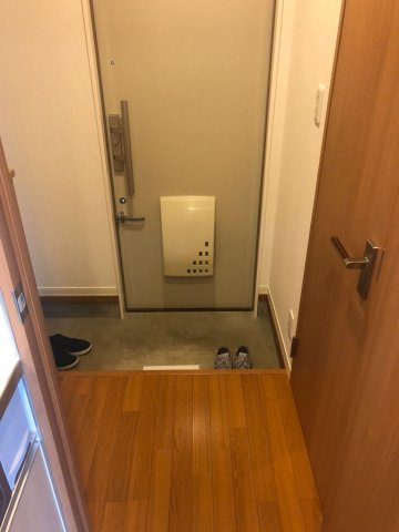 スクーデリア府中の玄関