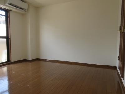 アスティの洋室