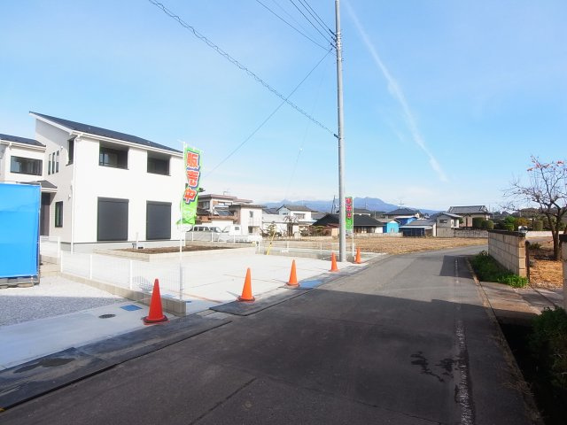 新築　渋川市半田第2　5号棟の前面道路含む現地写真|現地写真　南側接道幅員約5.8ｍ