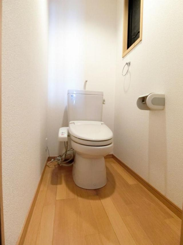 アースコート久留米本町【キャッシュバック対象物件】のトイレ|ゆったりとした空間のトイレです