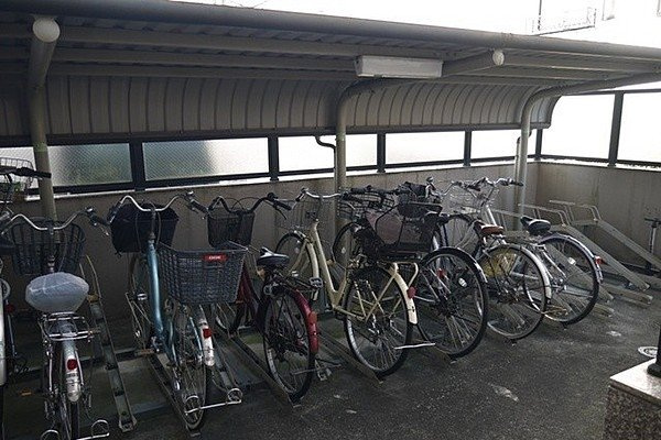 アースコート久留米本町【キャッシュバック対象物件】の駐車場|駐輪場です