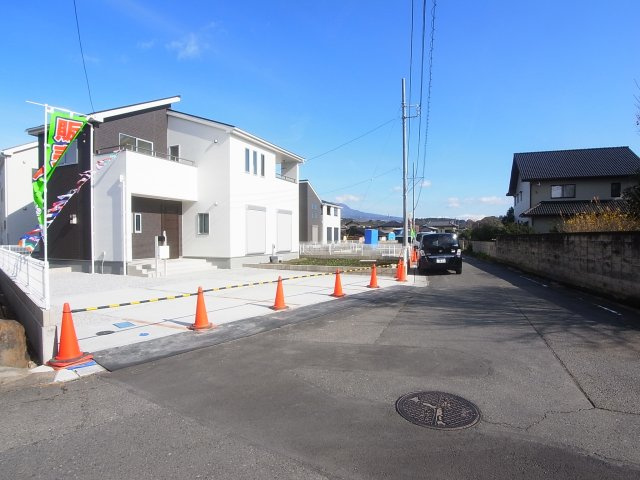 新築　渋川市半田第2　1号棟の前面道路含む現地写真|現地写真　南側接道幅員約5.8ｍ