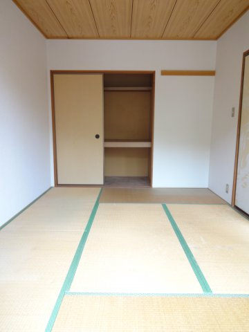 アフロ―テ山川【10.000円キャッシュバック対象物件】の和室|きれいな和室です