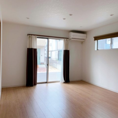 【居間・リビング】 | 東区広谷 | カーテン・エアコン付きです♪