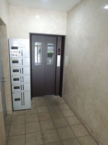 アドラブールKのその他共用部分|宅配ボックス完備【アドラブールK】