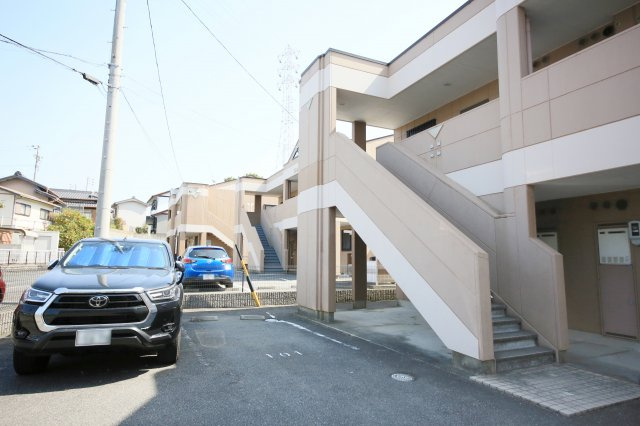 オリオンハイツB棟の駐車場
