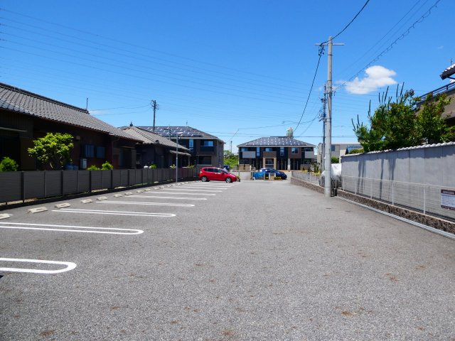 ファミールTettoの駐車場|ゆったりした駐車場