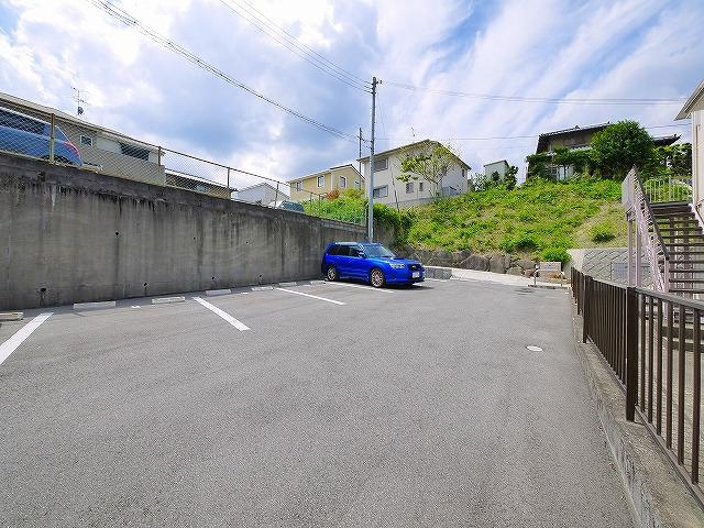 サンセール辻の駐車場|駐車場があるので、車を買う予定の方も安心です