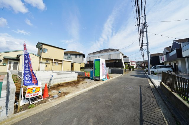 【横浜市保土ケ谷区桜ケ丘１丁目47-4新築戸建て１号棟】★仲介手数料無料★（桜台小学校・岩崎中学校）の前面道路含む現地写真