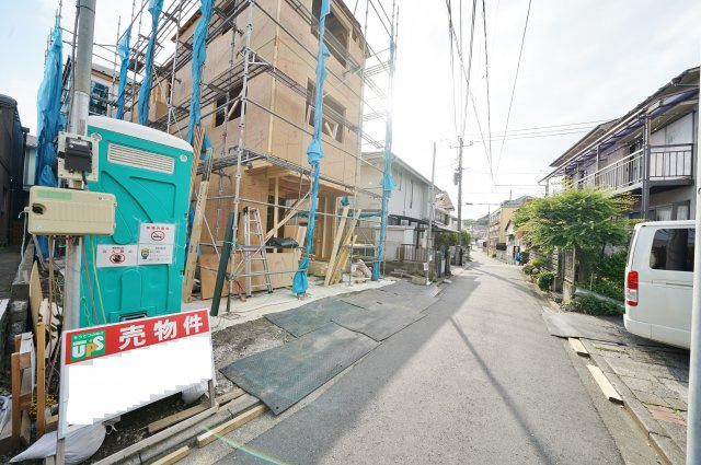 「和田町」駅より平坦アプローチで徒歩約5分。便利な立地♪の前面道路含む現地写真|前面道路幅員は約4.7mとゆとりがございます。