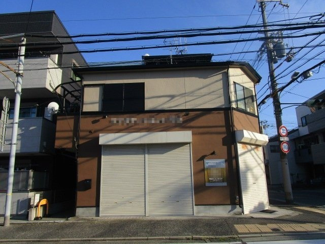 尼崎市東難波町３丁目の店付住宅の外観