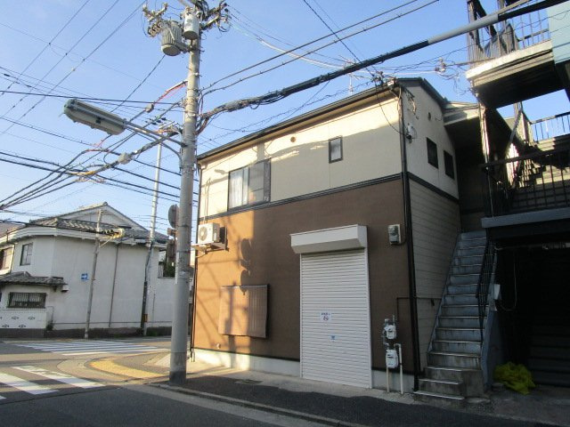 尼崎市東難波町３丁目の店付住宅の外観