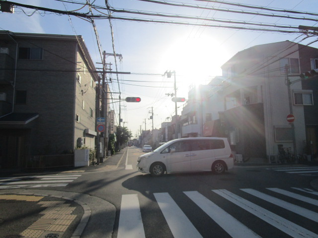 尼崎市東難波町３丁目の店付住宅の周辺