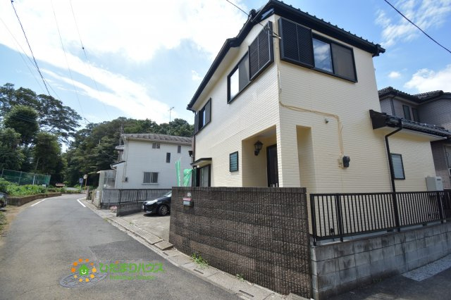 蓮田市西新宿1丁目　中古一戸建ての前面道路含む現地写真