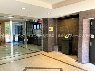 【エントランス】 | ホテルエントランスのような凛とした空間が存在しています