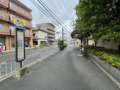 【周辺】 | 野崎アーバンコンフォート　大東市北条 | マンション前バス停