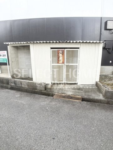  | フォーヴルいし川 | 車をお持ちの方に嬉しい駐車場付きの物件です