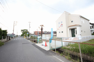 【前面道路含む現地写真】