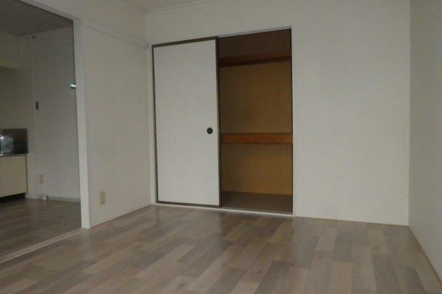 プレジール佐藤Aの洋室