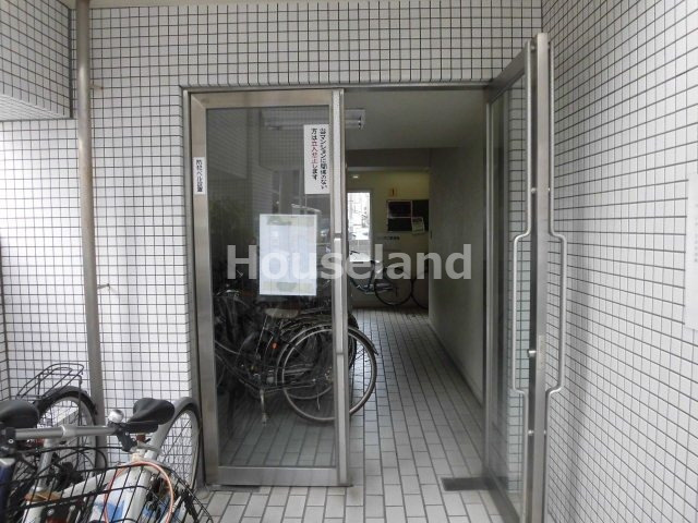 千ビルのエントランス|建物の内部です