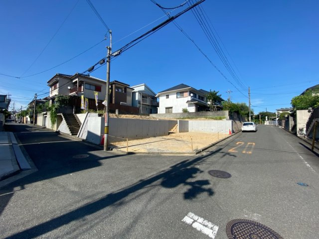 グラッド・タウン招提中町２丁目の前面道路含む現地写真|■前面道路も広く駐車も楽々ですね♪♪